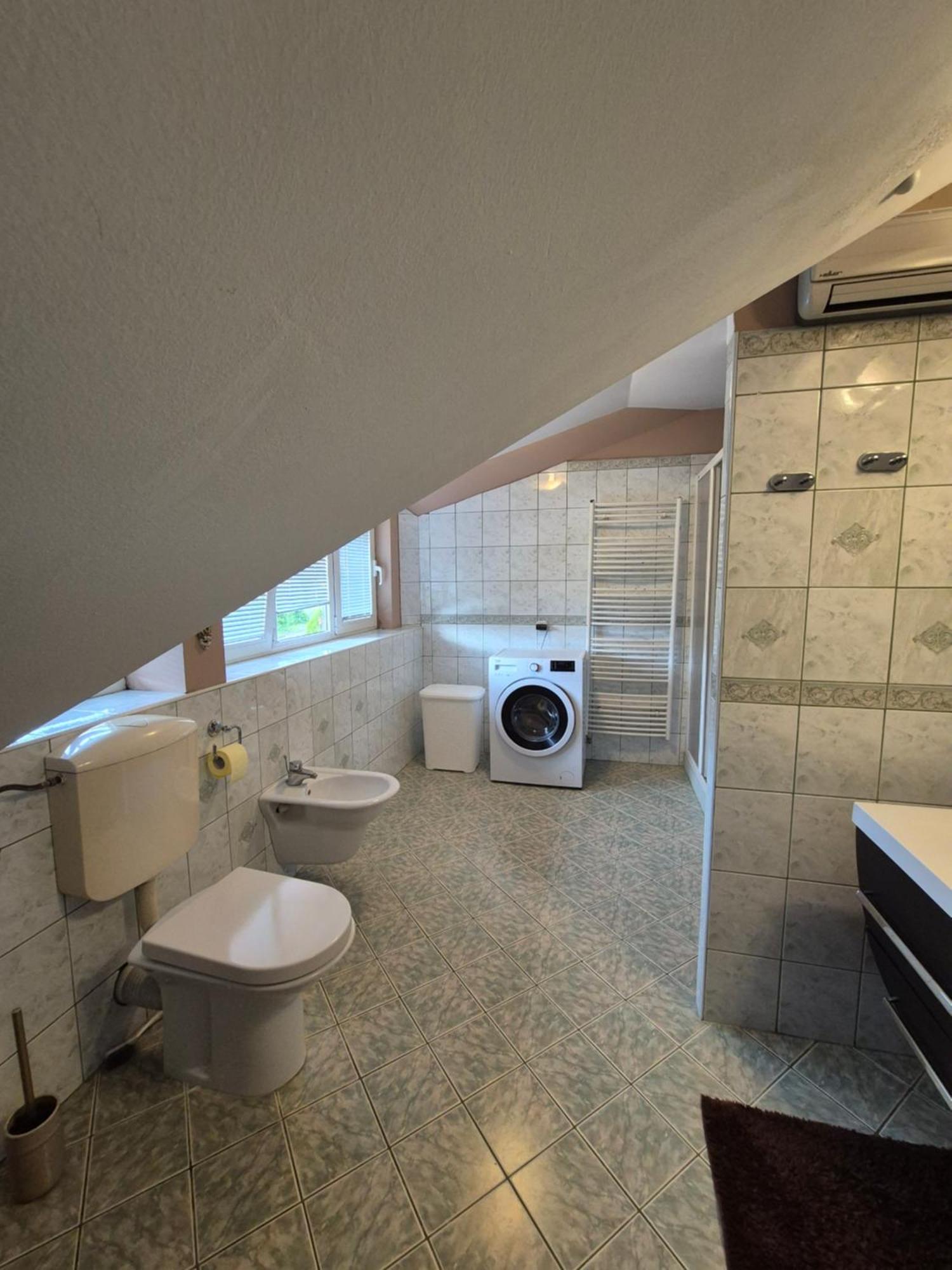 Oddih V Mirnem In Zelenem Okolju Apartment Skofljica Exterior photo